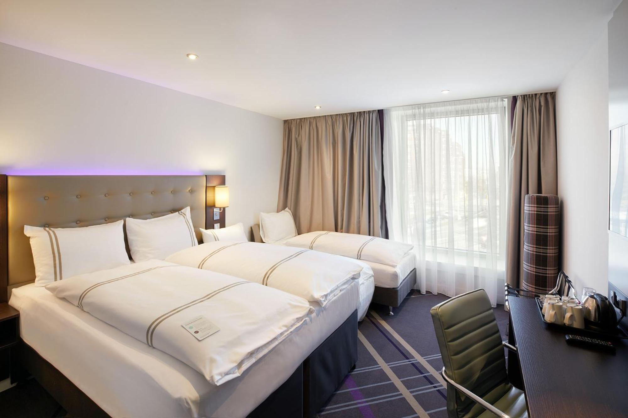 Premier Inn Hamburg City Zentrum Экстерьер фото
