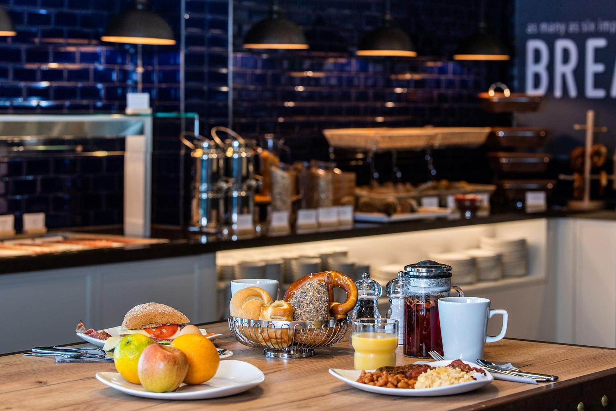 Premier Inn Hamburg City Zentrum Экстерьер фото