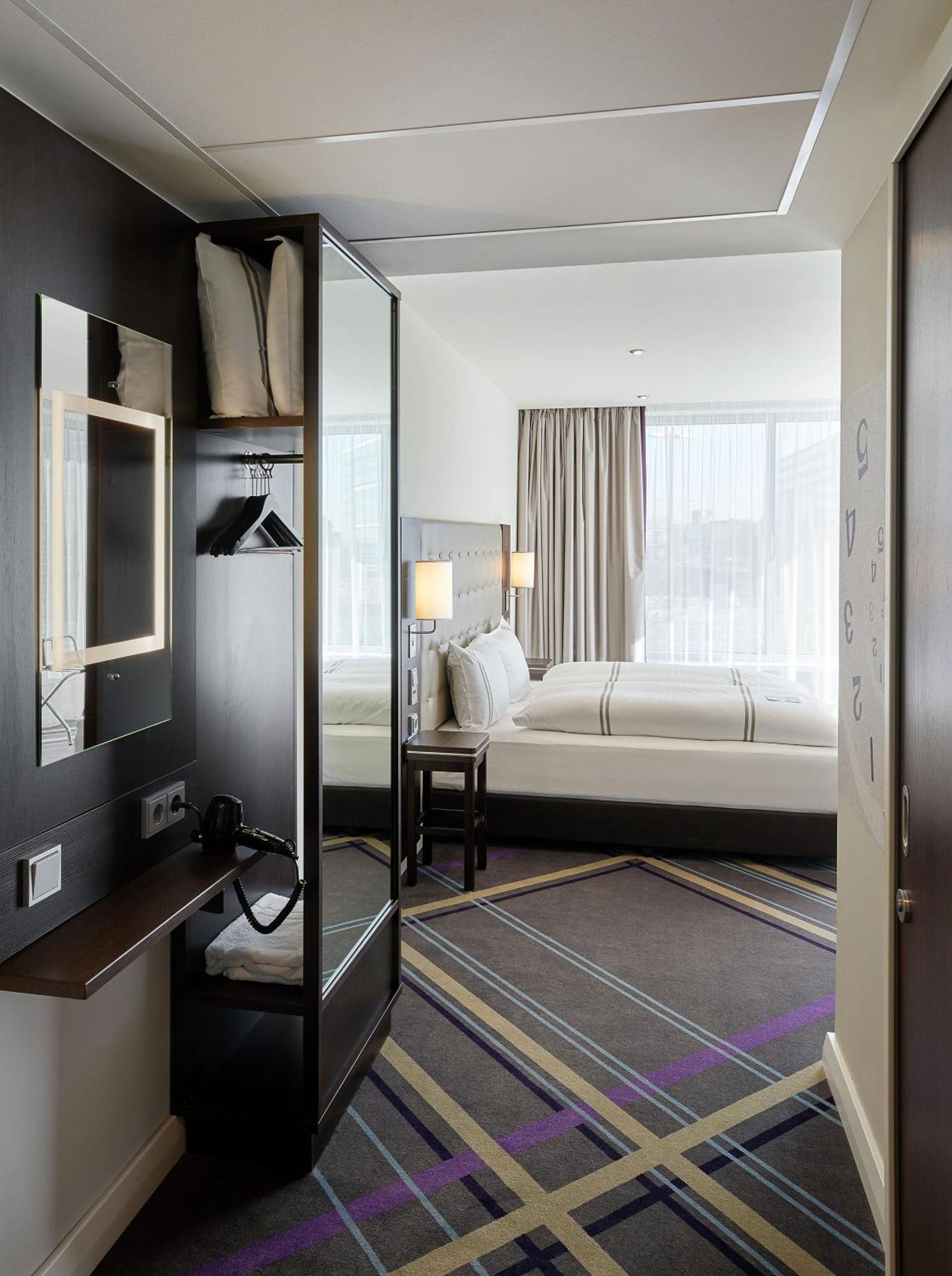 Premier Inn Hamburg City Zentrum Экстерьер фото