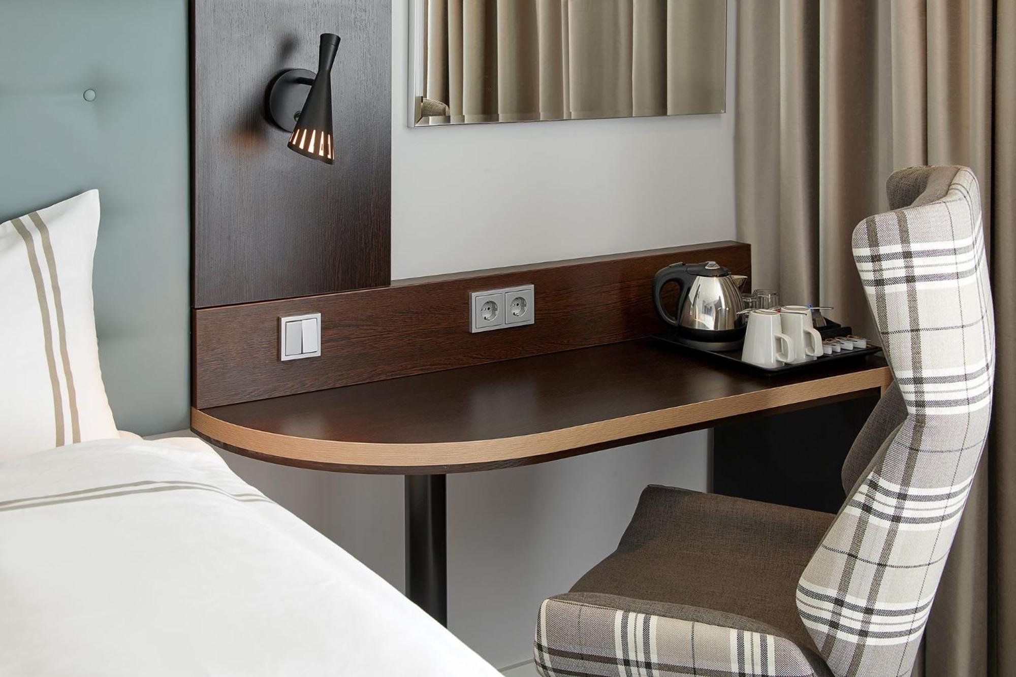 Premier Inn Hamburg City Zentrum Экстерьер фото
