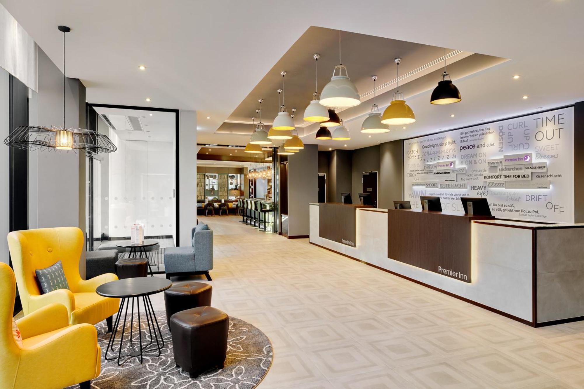 Premier Inn Hamburg City Zentrum Экстерьер фото